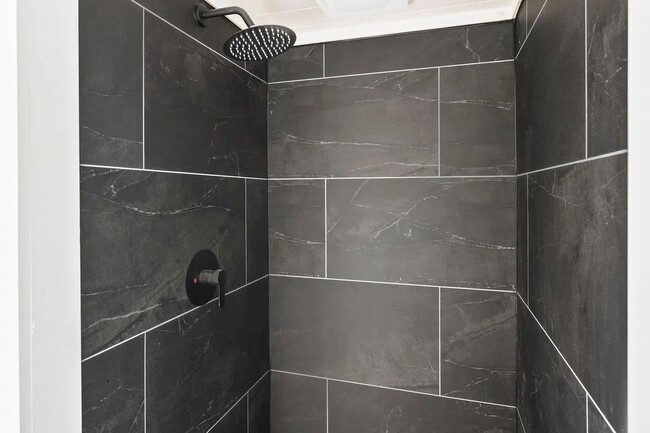 Building Photo - 2015 Union School Rd SW