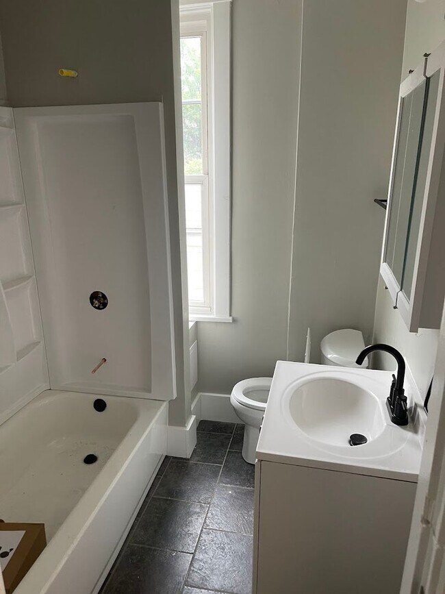 Building Photo - Beautiful, Sparkling New Kitchen - 4 Bedro...