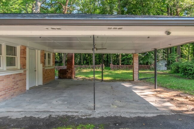 Building Photo - Spacious 4 Bed 3 Bath SFH!