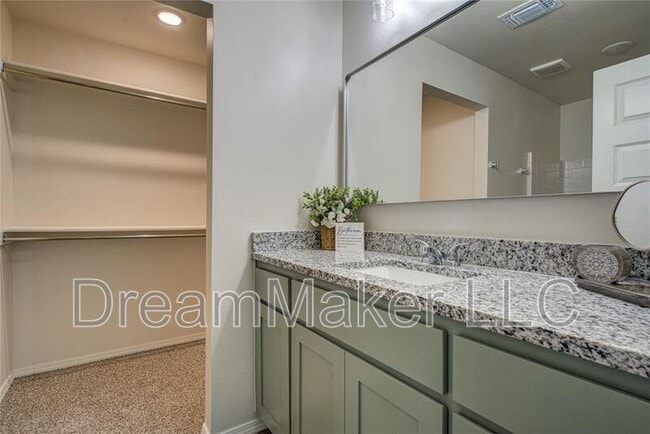 Building Photo - 2328 27th Ct