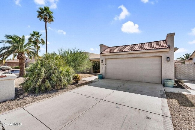 Building Photo - 25810 S Boxwood Dr