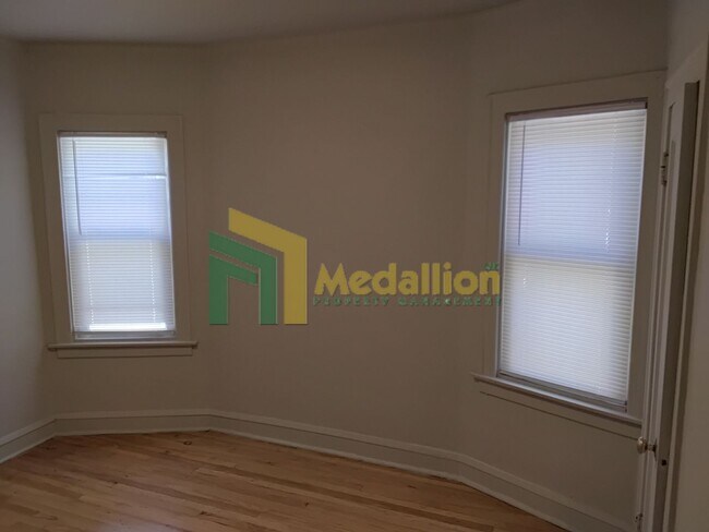 Building Photo - 9418 S Ada St