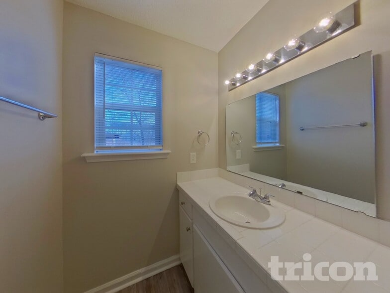 Building Photo - 500 Rockhaven Dr