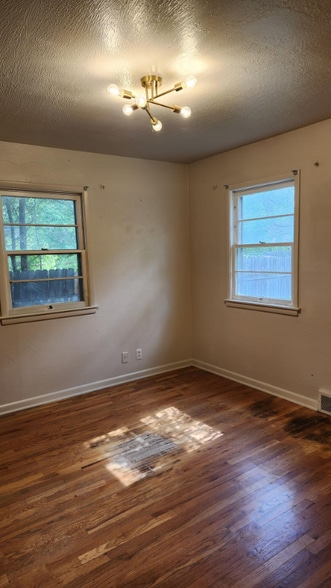 Building Photo - 2421 13th Ave