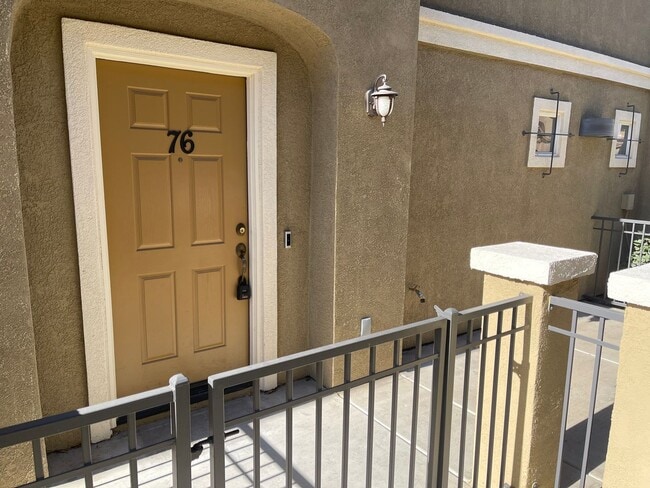 Building Photo - Cozy Town Home For Rent