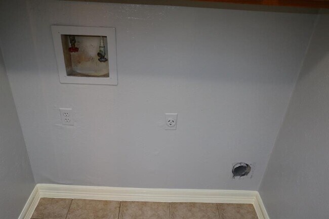 Building Photo - 3811 Cypressdale Dr