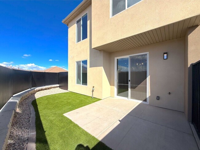 Building Photo - Brand New 3 bed, 2.5 Bath 1 car garage Townhome