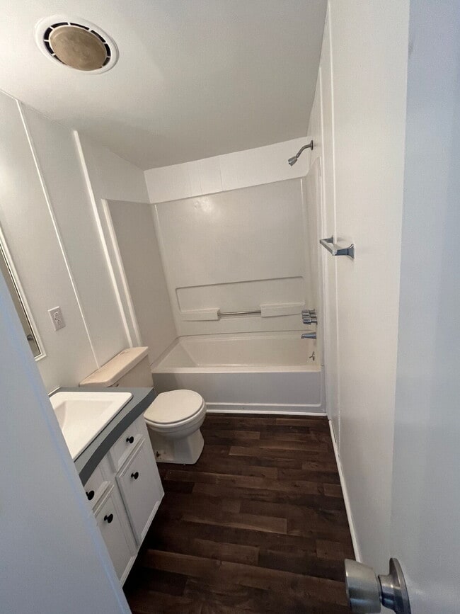 Building Photo - 2 Bedroom, 2 Bathroom Singlewide in Shady Creek Mobile Estates *LAWN CARE INCLUDED* Pikeville sch...