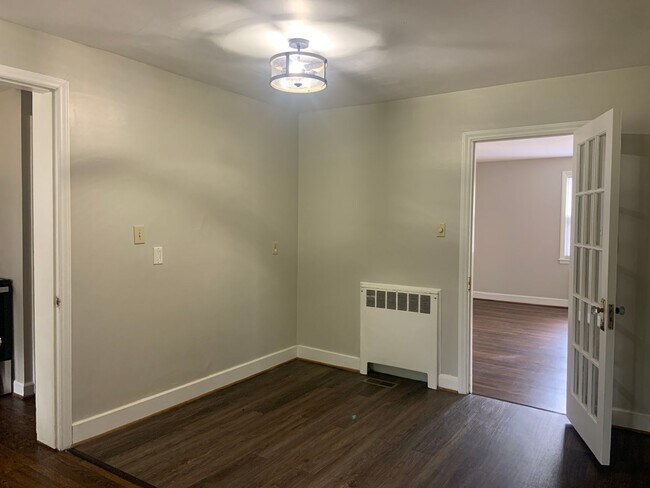 Building Photo - Kirkwood 2 BR convenient to shopping