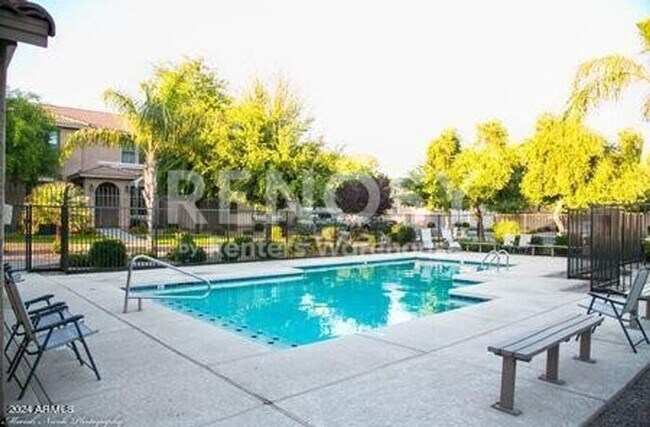 Building Photo - Move-In Ready Gated Community Home Near San Tan Village & Loop 202!