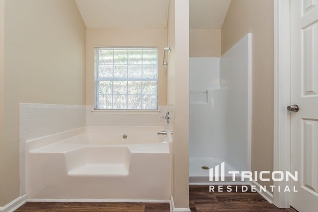 Building Photo - 1820 Spring Hill Cove