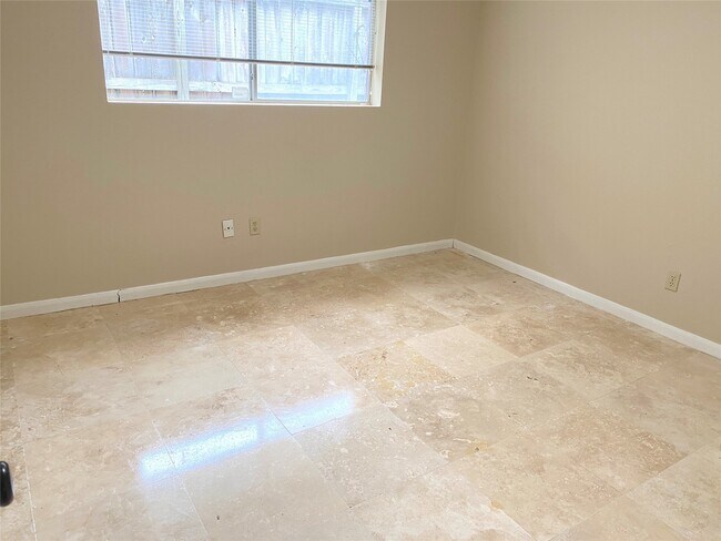 Building Photo - 1103 Forest Home Dr