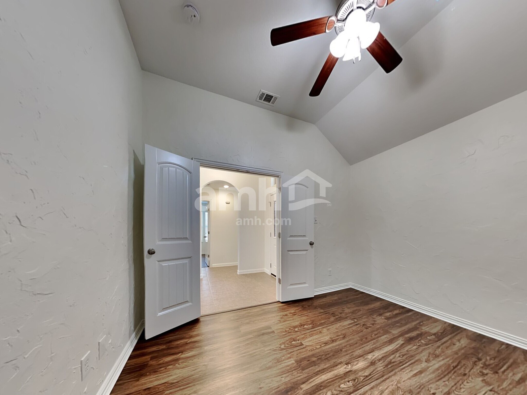 Building Photo - 322 Creekside Way