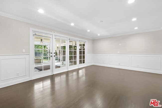 Building Photo - 5525 Matilija Ave
