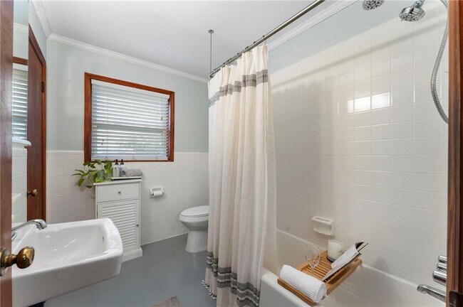 Building Photo - 5122 Lavista Rd