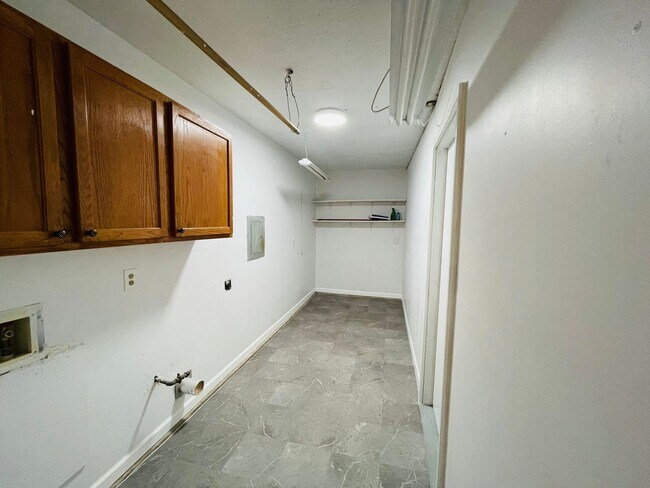 Building Photo - Current remolded home in Union School District