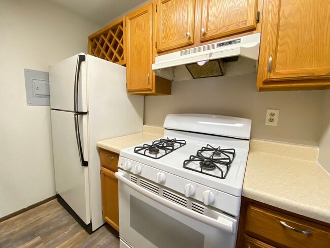 Building Photo - 2 Bedroom Townhome