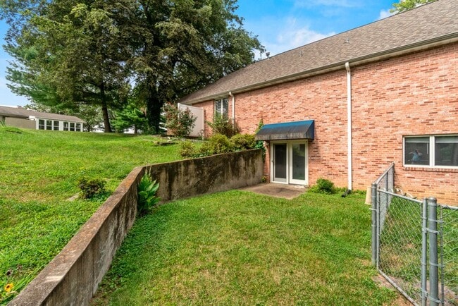 Building Photo - 1506/1508 Jessica St