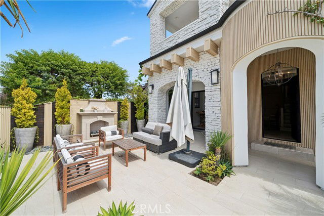 Building Photo - 312 Carnation Ave