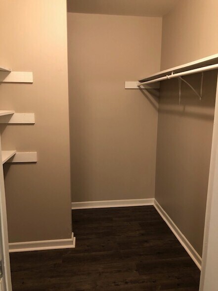 Building Photo - 3300 Starlight Dr
