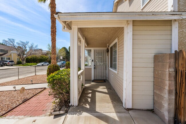 Building Photo - 42851 Lemonwood Dr