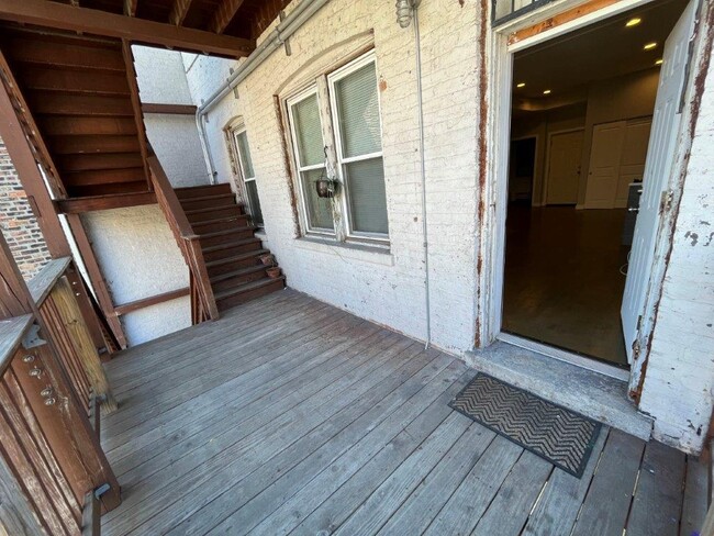 Building Photo - 2750 W Cermak Rd