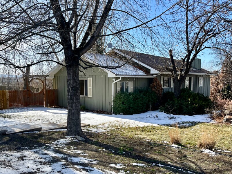 Building Photo - 592 Locust St S