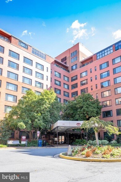 Building Photo - 1021 Arlington Blvd