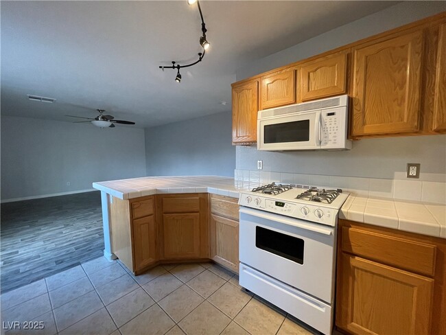 Building Photo - 7481 Catmint St