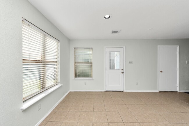 Building Photo - 2610 Skyview Shadows Ct