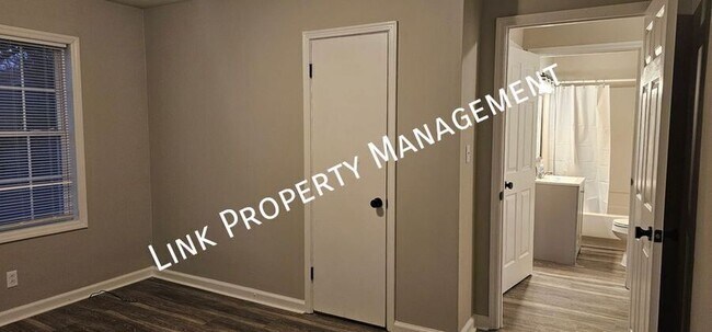 Building Photo - 2310 N Chamberlain Ave