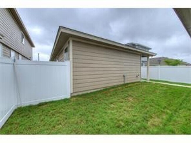 Building Photo - 932 Lost Pines Ln