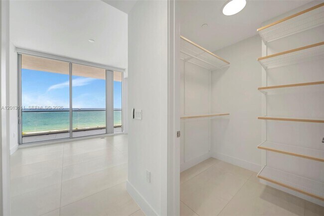 Building Photo - 153 N Seabreeze Blvd