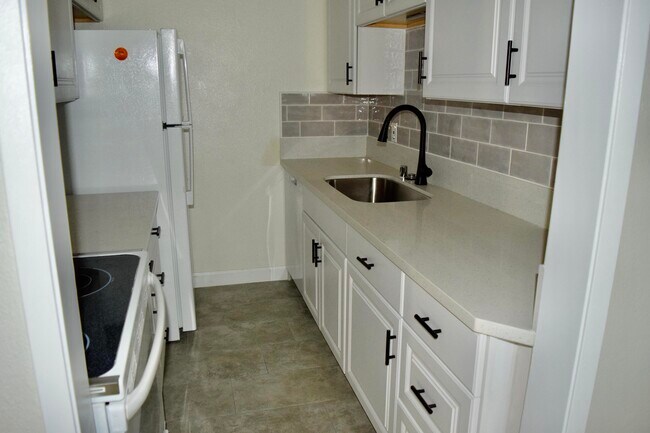 Building Photo - 81840 Ave Del Mar