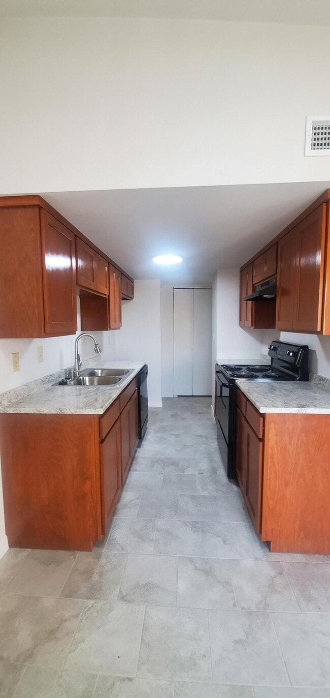 Building Photo - 2909 Beachcomber Dr