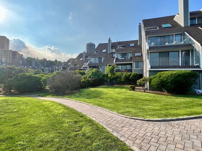 Building Photo - 4C Cove Ln
