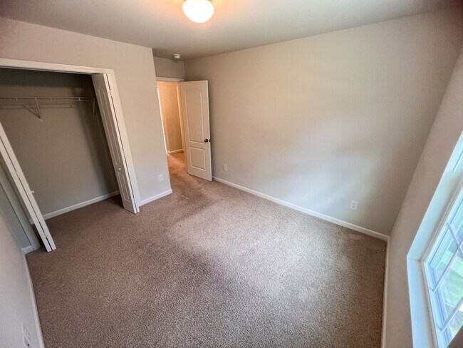 Building Photo - Gorgeous 3 bedroom, 2 1/2 bathroom two-story home in Winston Salem