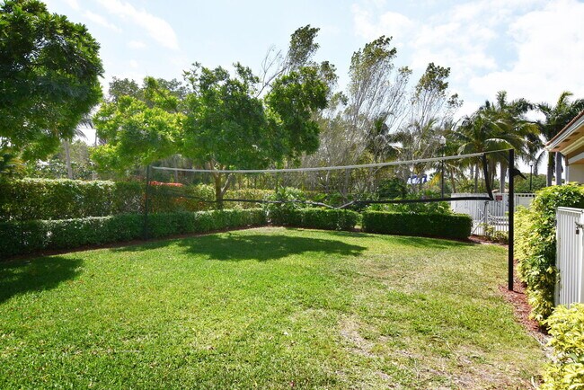 Building Photo - 1418 W Wickham Cir