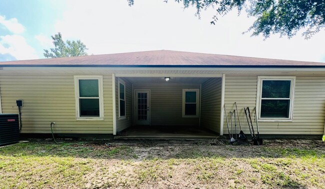 Building Photo - Spacious dog friendly home- Jacksonville