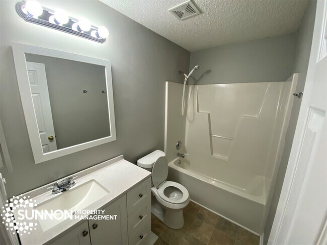 Building Photo - Adorable 3 BR 2.5 BA Updated House + Garage