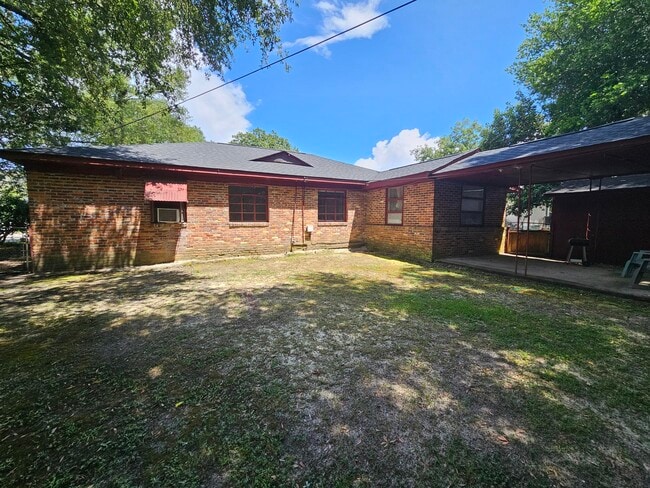 Building Photo - 289 Oak Ln