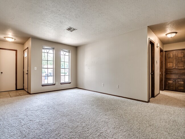 Building Photo - 1320 Frederick Dr