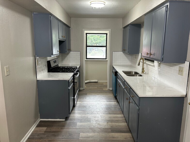 Kitchen - 418 S Park Ave