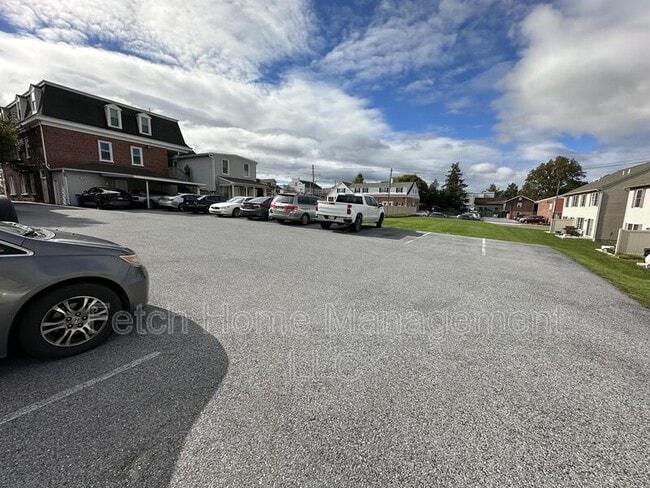 Building Photo - 107 E Main St