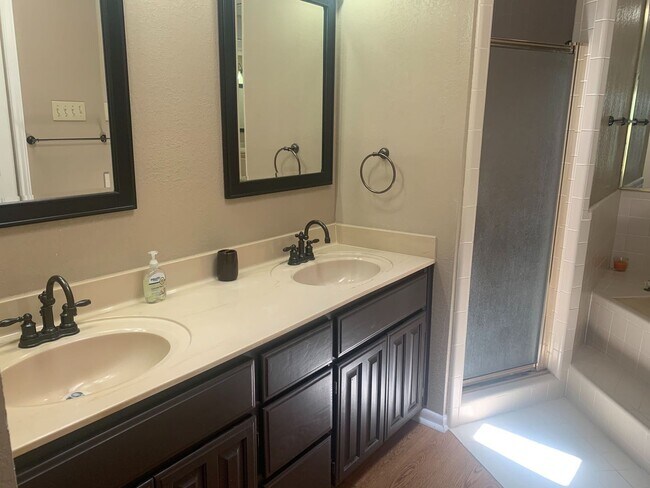 Building Photo - *COMING SOON!* 2 Bedroom Garden Style Villa Home In A Prime Location – Near Shopping & Dining!