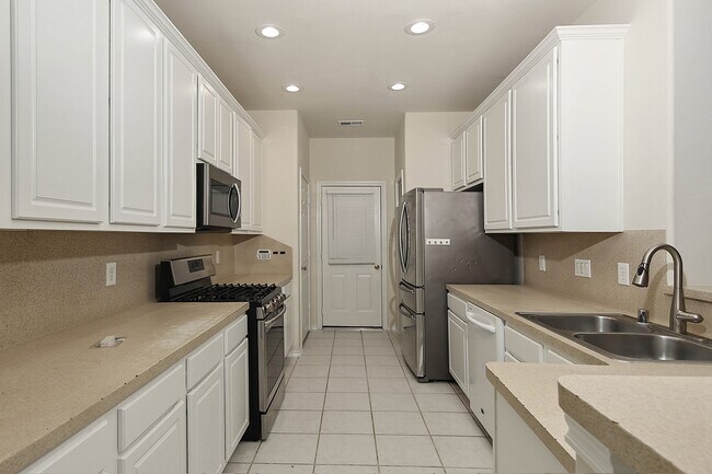 Building Photo - 102 Blue Creek Pl