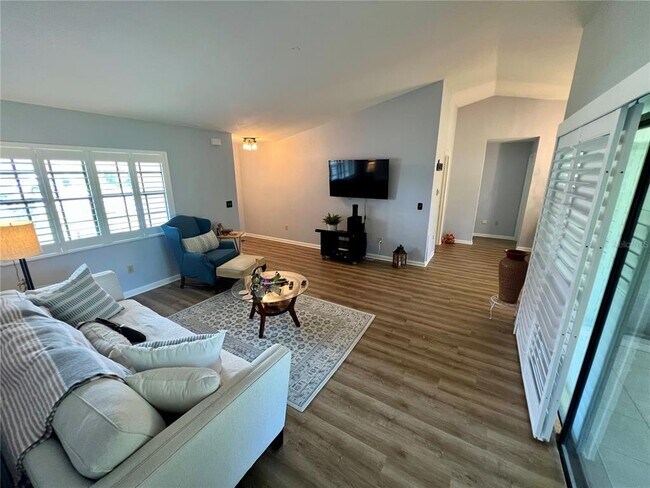 Building Photo - 6 Willow Grove Pl