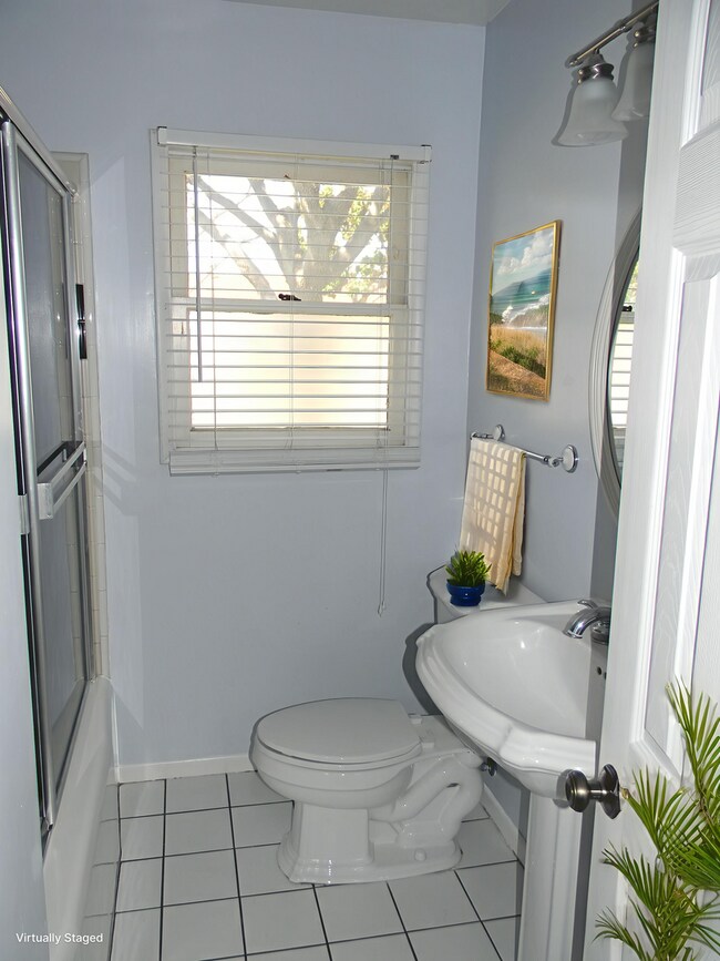 Building Photo - 1306 E Mayfair Ave