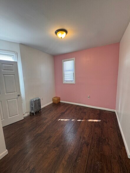 Building Photo - 115 Mead St