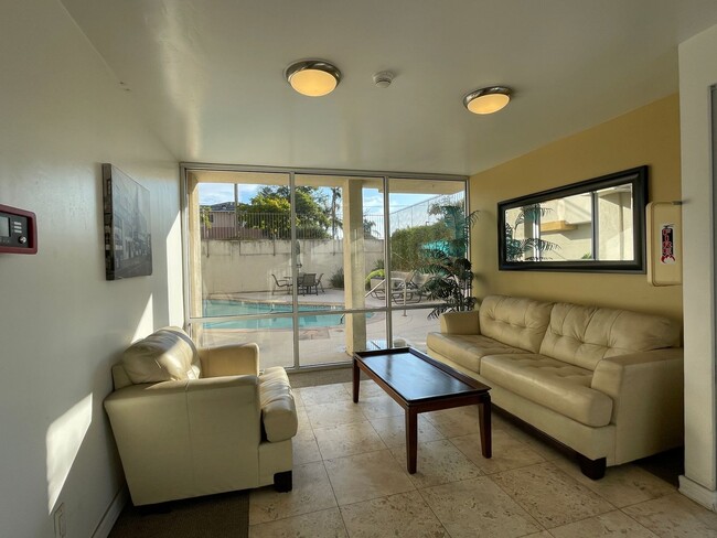 Building Photo - Beautiful Remodeled Condo In North Park w/...